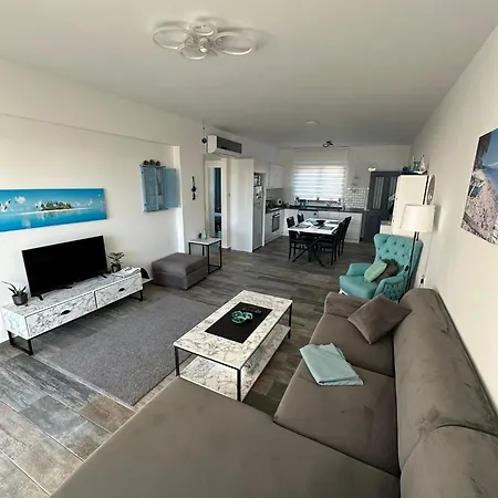 Gardenapartment Near Sea And Mountains شقة